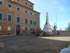 Lavori in piazza don Minzoni a Ostra Vetere, torna alla luce la neviera