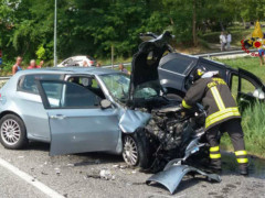 scontro a tra due auto in località la Cannella