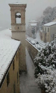 La neve caduta ad Arcevia nella mattinata di giovedì 5 gennaio 2017