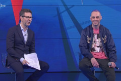 Fabri Fibra (a destra) ospite a "Che tempo che fa", su Rai 3, con Fabio Fazio