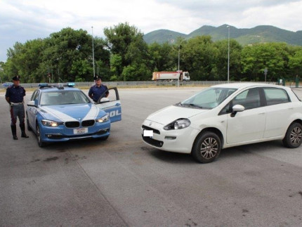 Rintracciata dalla Polizia Stradale di Fabriano l'auto del pirata della strada che ha investito una persona a Corinaldo