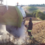 Trecastelli, incendio a una mietitrebbia