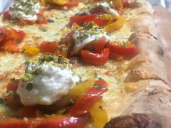 Farciture sempre nuove per la pizza di Aculmò a Senigallia