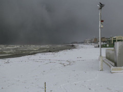 Spiaggia e lungomare di Senigallia sotto la neve - Foto di Lorenzo Ceccarelli