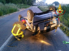 Panda cappottata: incidente lungo strada della Bruciata a Senigallia