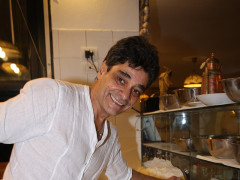 Michele Ercole in pizzeria al suo ristorante Al Vicoletto di Senigallia - foto Tiffi