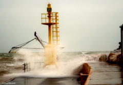 Le onde sul faro