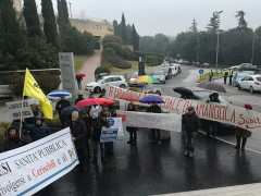 Protesta comitati contro chiusura degli ospedali in Regione Marche