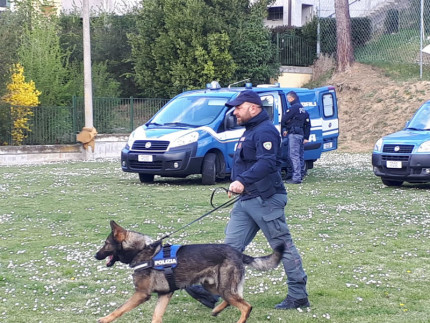 Il truck della Polizia all’Istituto scolastico corinaldese “Guido degli Sforza” per parlare dei rischi dei nuovi media