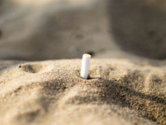 Fumatori in spiaggia, fumo in spiaggia