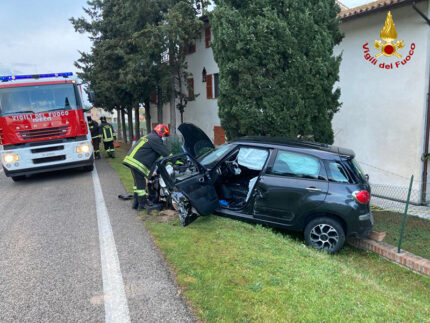 Incidente a Corinaldo: vettura contro autocarro