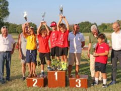 L’ammiraglio Giuseppe Bracci premiato con i suoi ragazzi nella ‘Duegiorni’