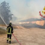 Capannoni agricoli a fuoco a Nidastore di Arcevia