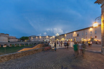 Veduta di piazza del Duca e Palazzo del Duca