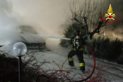 Incendio auto a Colle Aprico di Arcevia