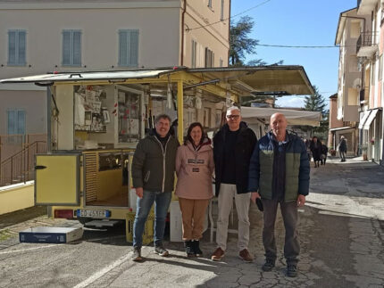 Ambulanti di Ostra Vetere con il sindaco Corinaldesi