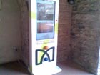 Il totem multimediale dotato di schermo touch screen installato all’ingresso del Palazzo Comunale