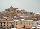 Uno dei borghi abruzzesi colpiti dal sisma: Navelli