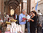 La mostra mercato di prodotti tipici con stand per le degustazioni